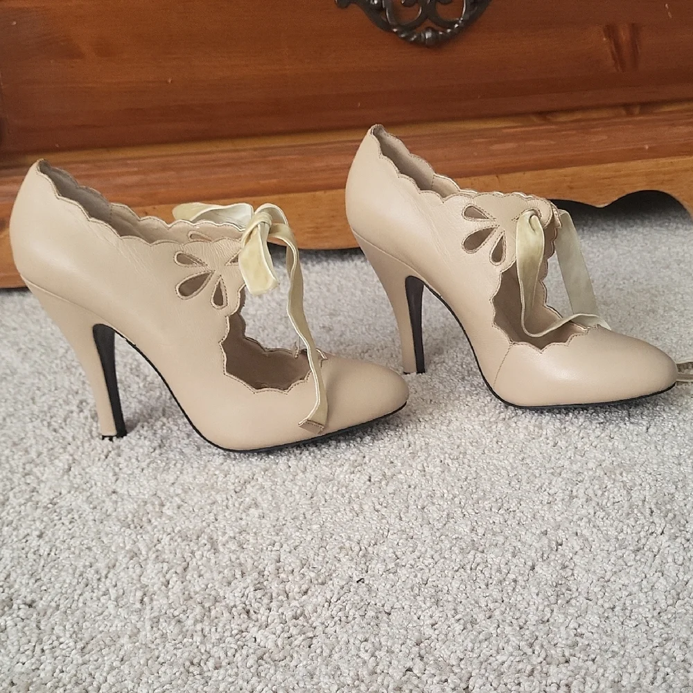 Nude Scalloped Tie Front Pumps - Picture 1 of 9